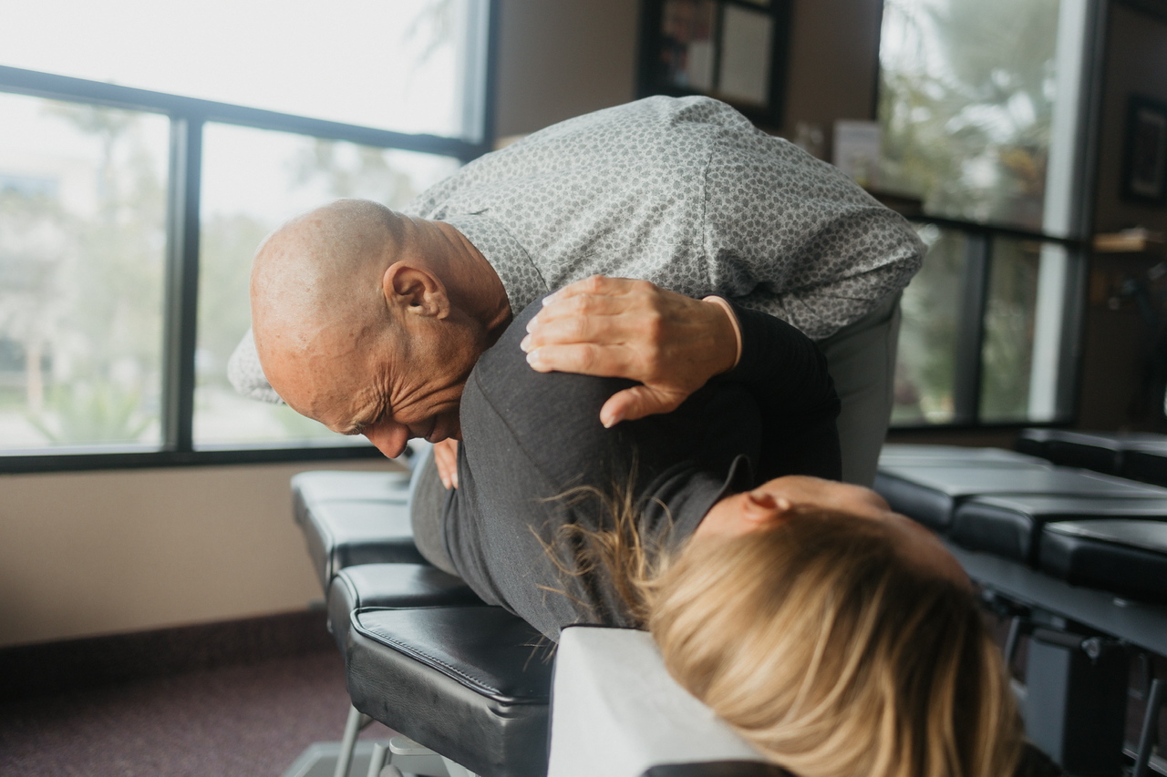 An upper-back adjustment at DeMoss Chiropractic, Newport Beach