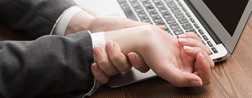 patient needing carpal tunnel syndrome chiropractor in Newport Beach CA